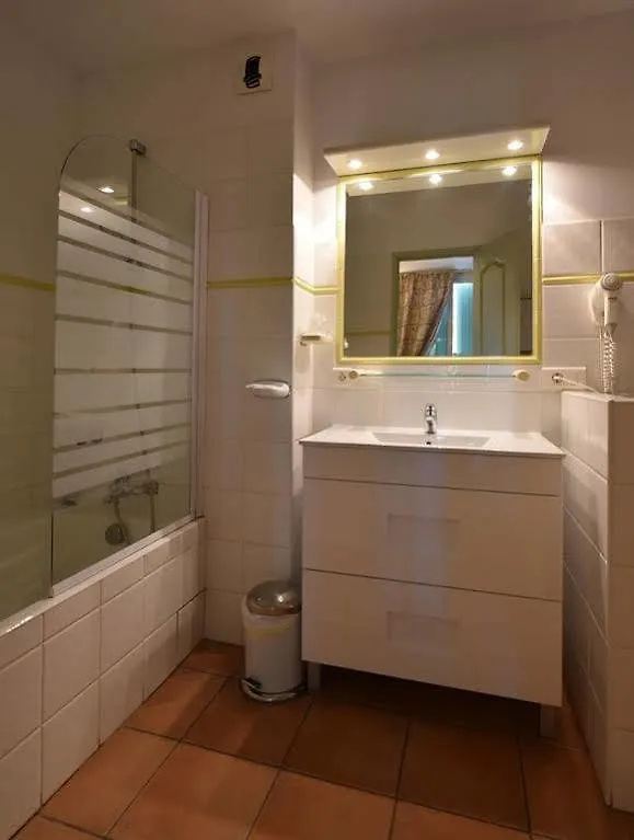 **  Logis Hotel De L'Etang France